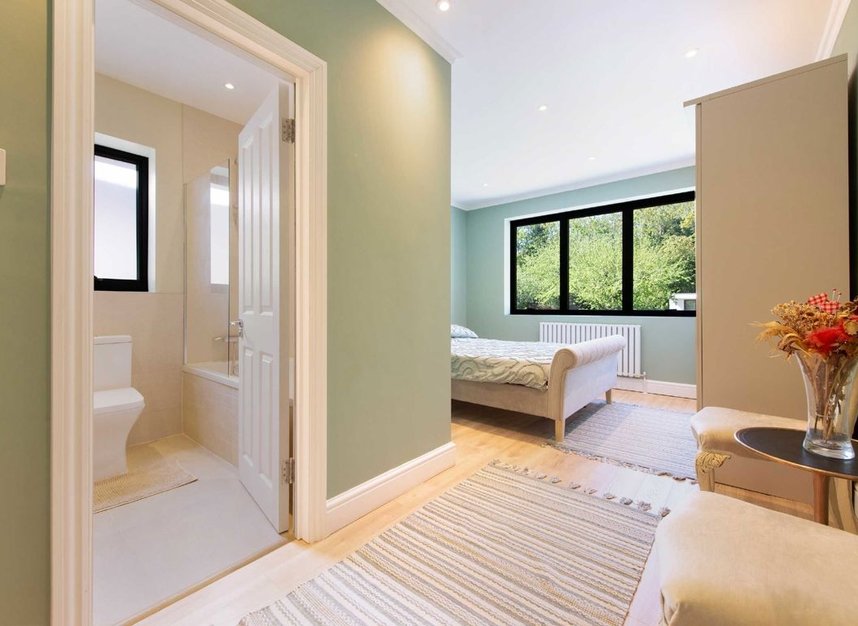 Properties for sale in Wise Lane - NW7 2RE view6