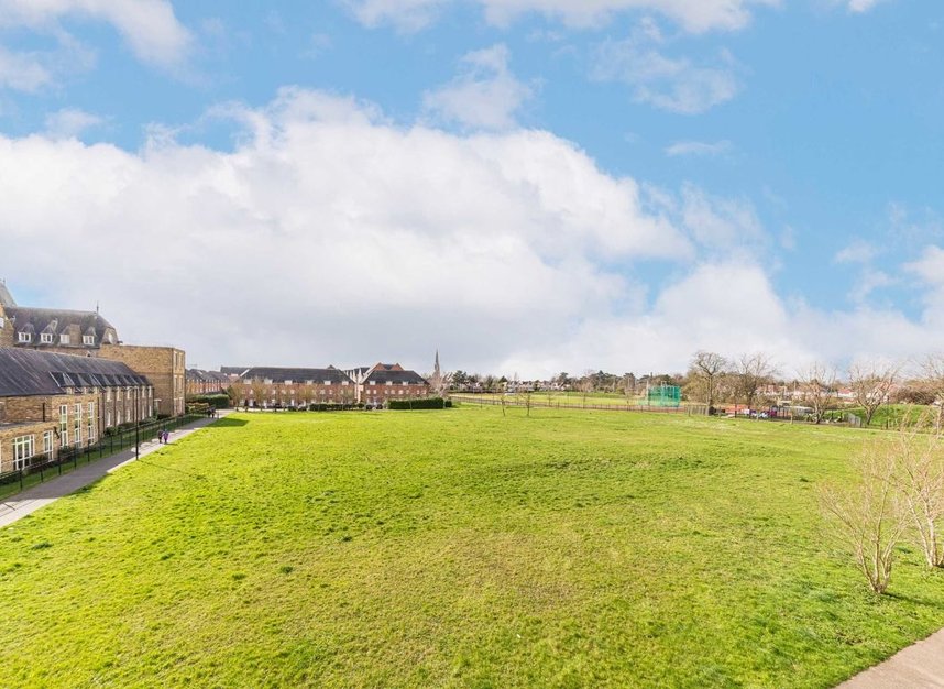 Flat for sale in Wood Lane, Isleworth, TW7 (Ref 221970) Dexters