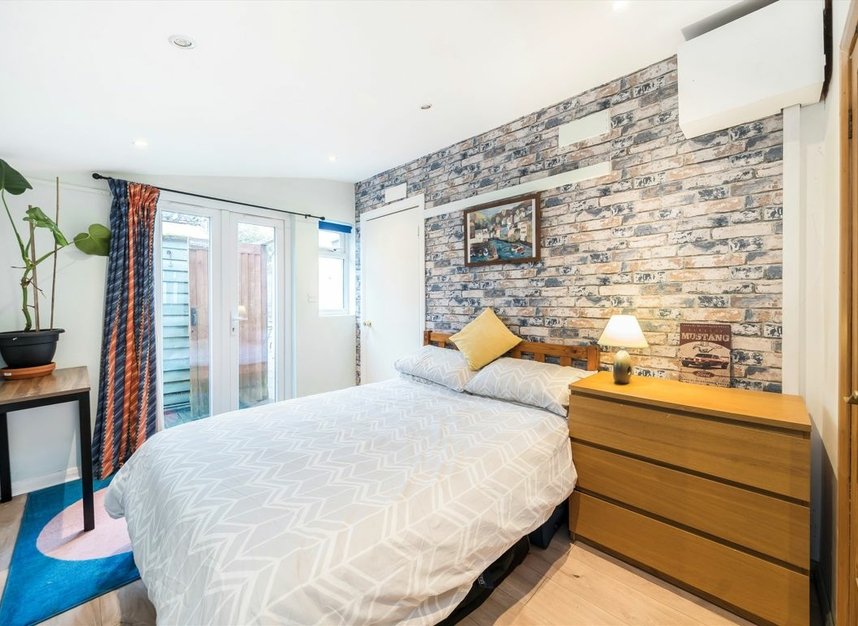 Properties for sale in Woodbourne Avenue - SW16 1UX view6