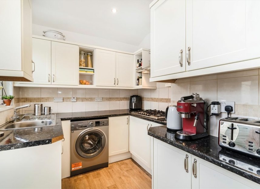 Properties for sale in Woodbourne Avenue - SW16 1UX view5