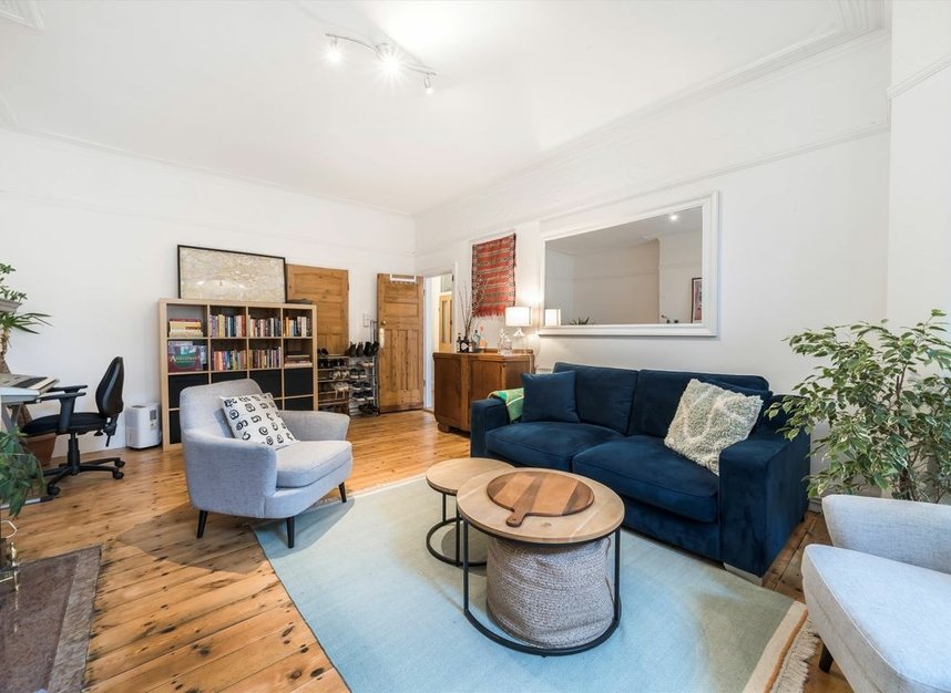 Properties for sale in Woodbourne Avenue - SW16 1UX view2