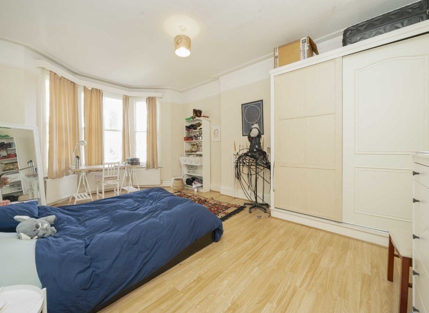 Properties for sale in Woodchurch Road - NW6 3PL view6