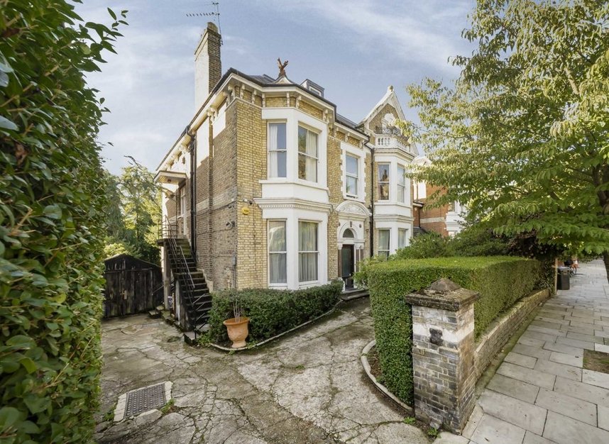 Properties for sale in Woodchurch Road - NW6 3PL view1