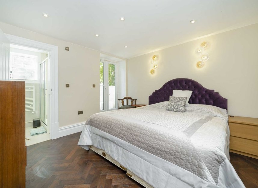 Properties for sale in Woodchurch Road - NW6 3PL view5