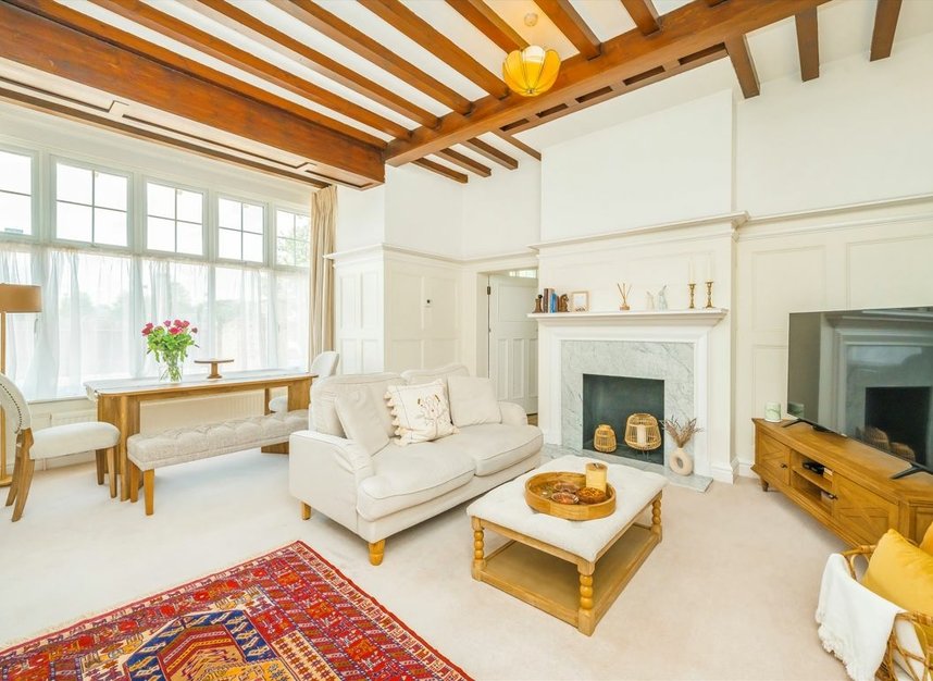 Properties for sale in Woodhayes Road - SW19 4RG view2