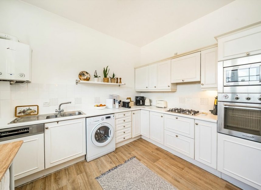 Properties for sale in Woodhayes Road - SW19 4RG view3