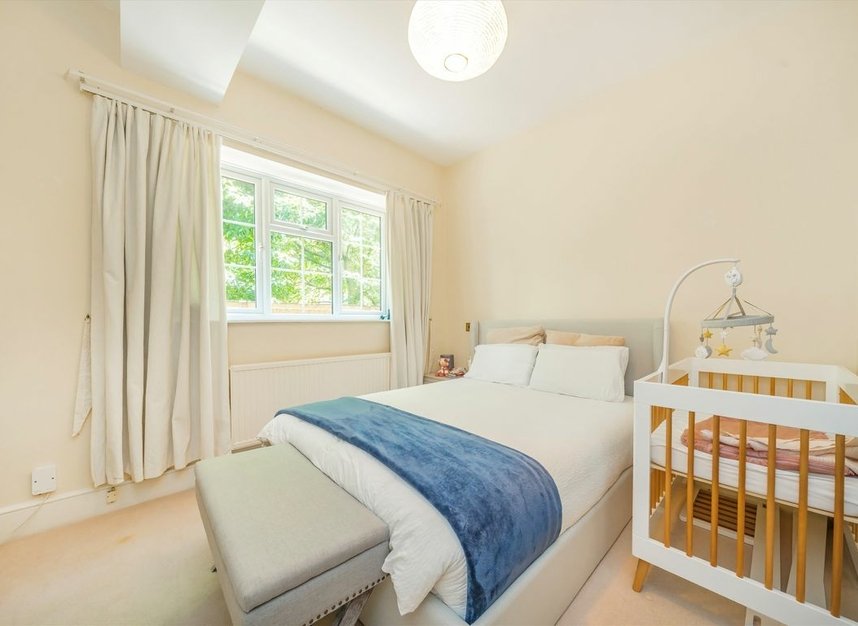 Properties for sale in Woodhayes Road - SW19 4RG view4