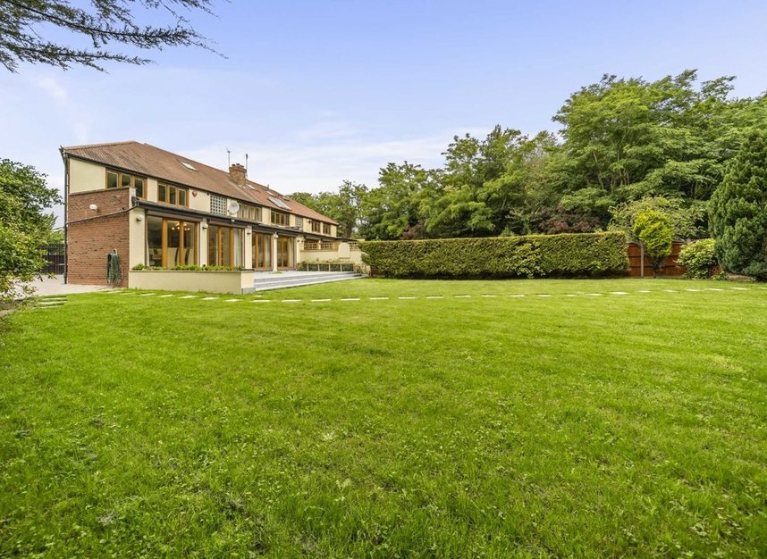 Properties for sale in Woodhouse Close - UB6 8LF view10