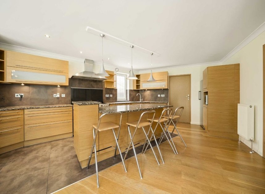 Properties for sale in Woodhouse Close - UB6 8LF view4