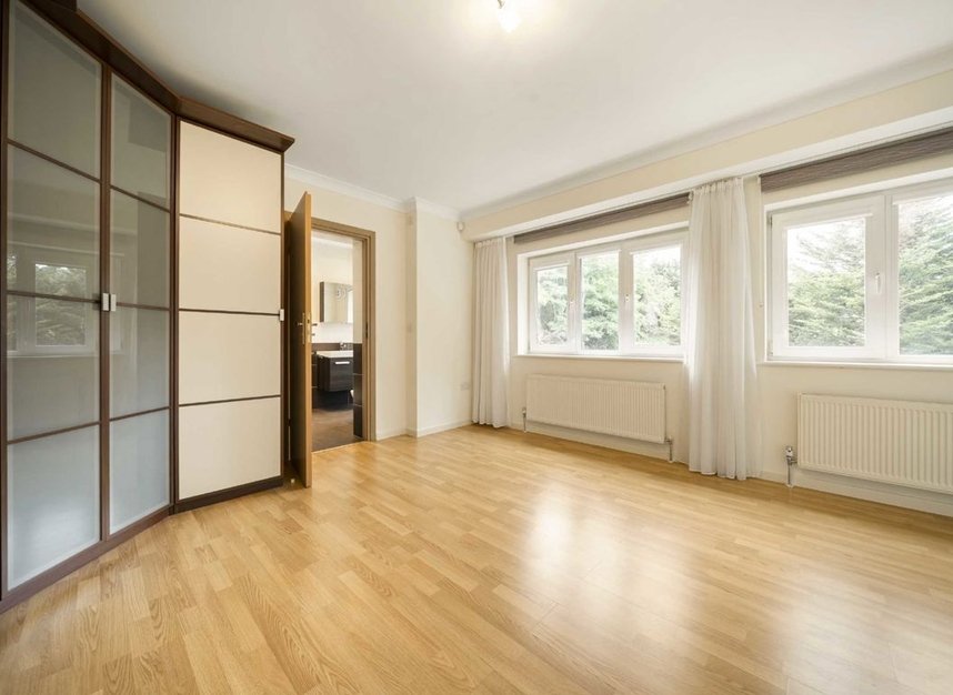 Properties for sale in Woodhouse Close - UB6 8LF view6