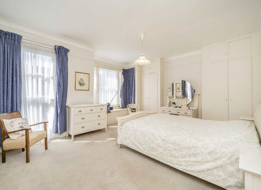Properties for sale in Woodhurst Road - W3 6ST view6