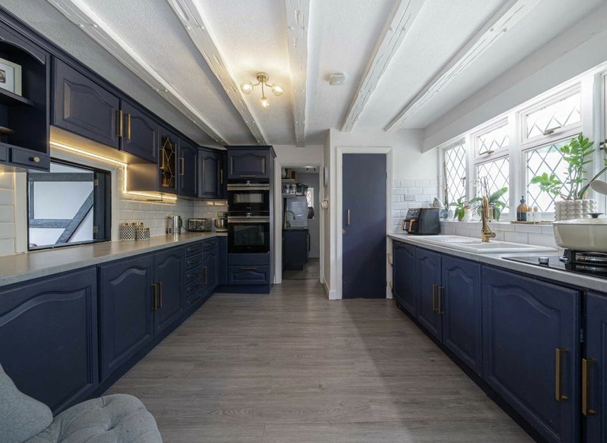 Properties sold in Woodlands Drive - TW16 5JS view3