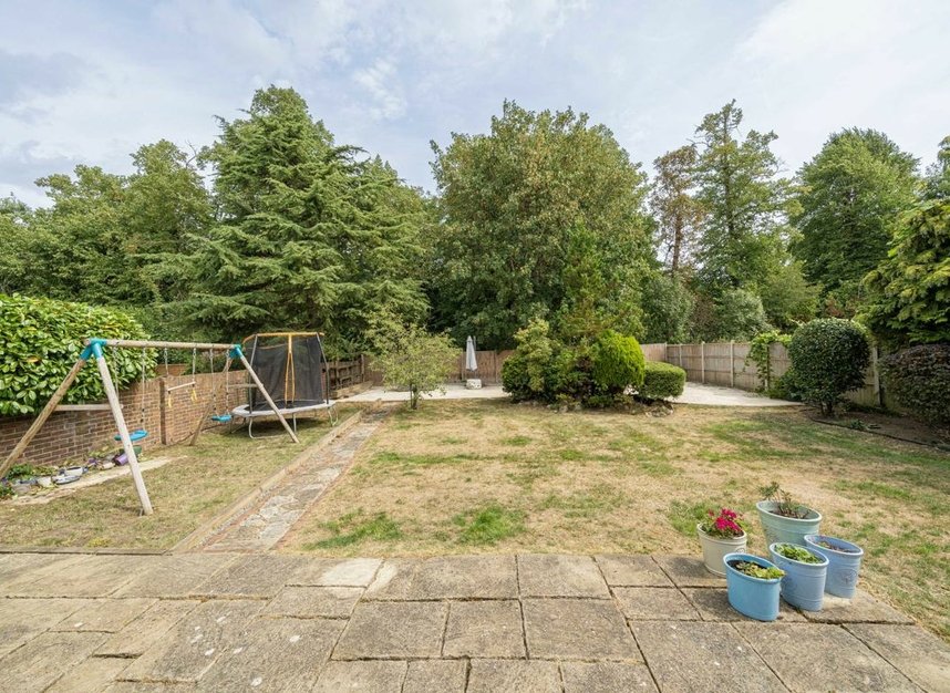 Properties sold in Woodlands Drive - TW16 5JS view6