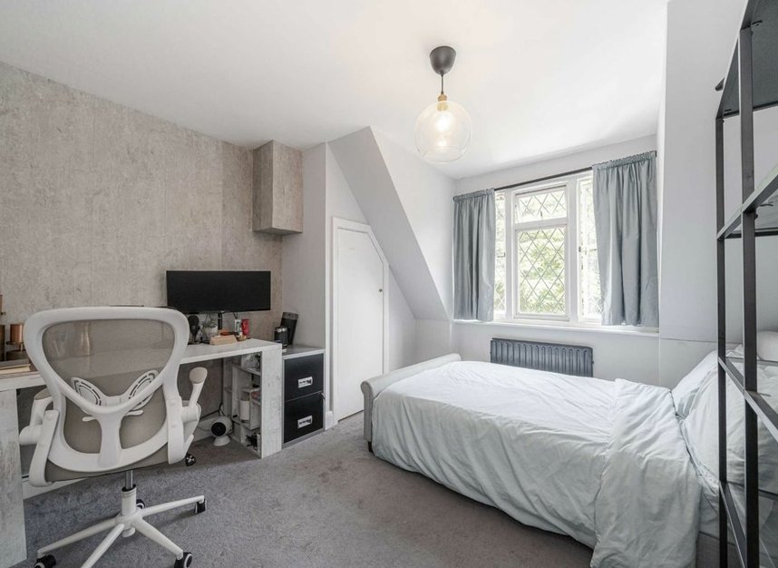 Properties sold in Woodlands Drive - TW16 5JS view9