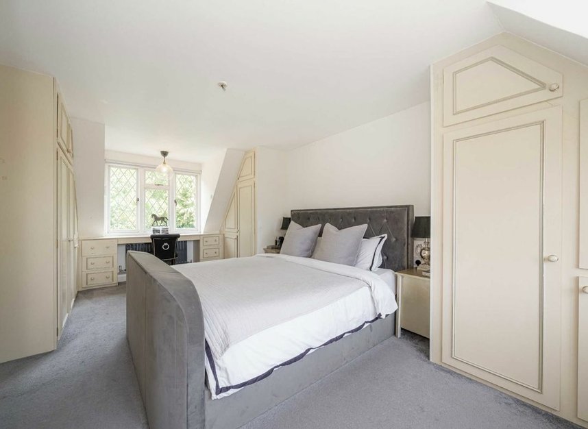 Properties sold in Woodlands Drive - TW16 5JS view5