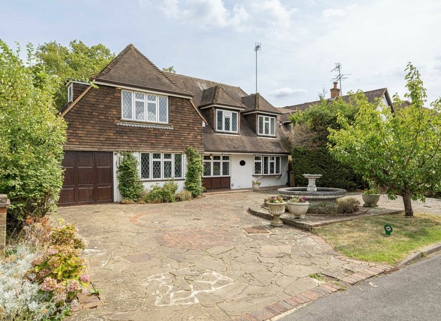 Properties sold in Woodlands Drive - TW16 5JS view1