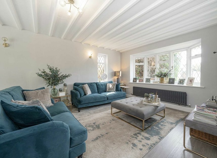 Properties sold in Woodlands Drive - TW16 5JS view2