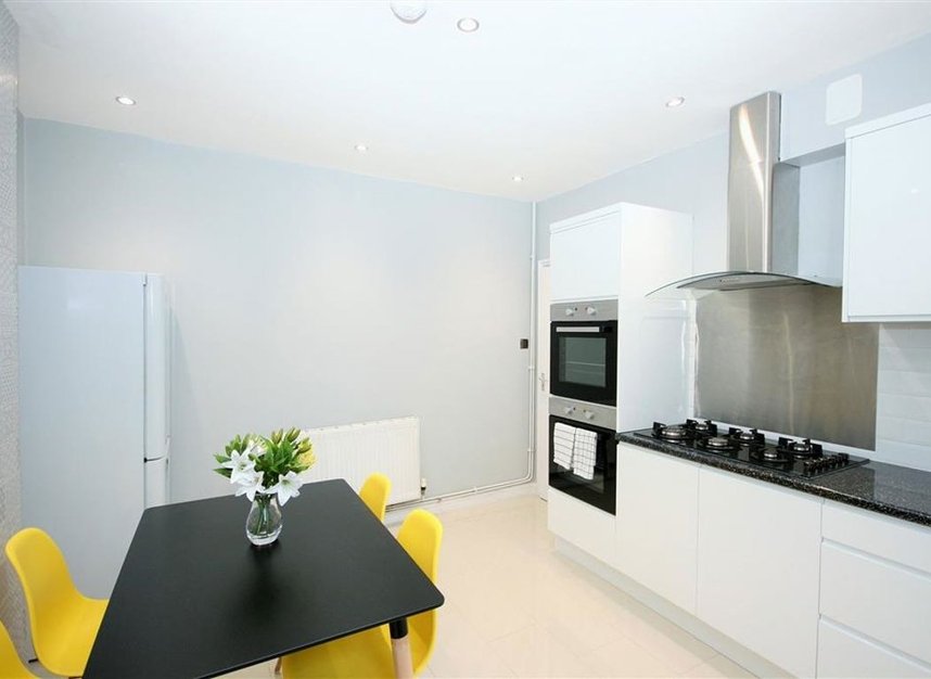Properties for sale in Woodseer Street - E1 5HD view8