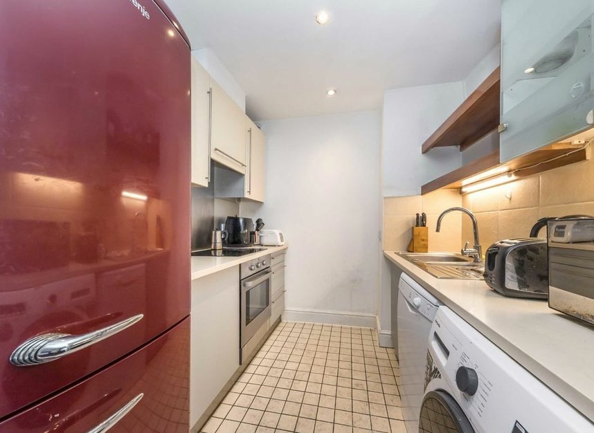 Properties let in Adler Street - E1 1HD view6