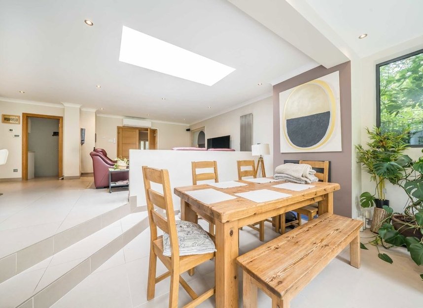 Properties to let in Albion Road - KT2 7BZ view4