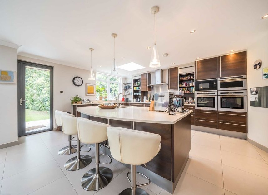 Properties to let in Albion Road - KT2 7BZ view3