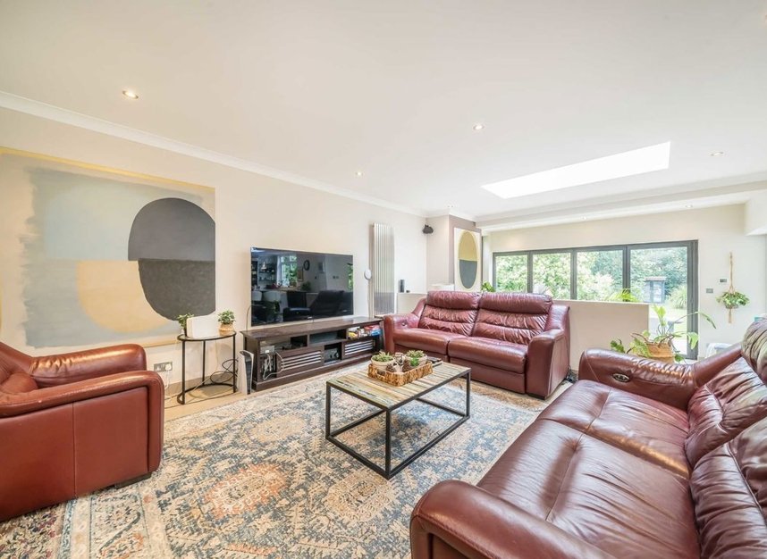 Properties to let in Albion Road - KT2 7BZ view2