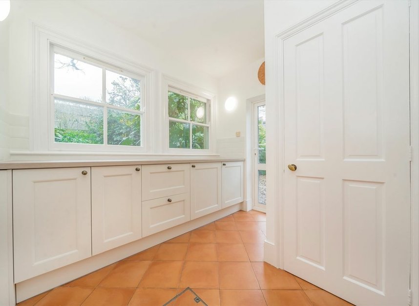 Properties let in Alexandra Park Road - N10 2DG view8