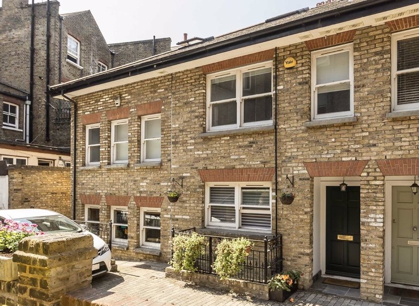 Aliwal Mews, London, SW11