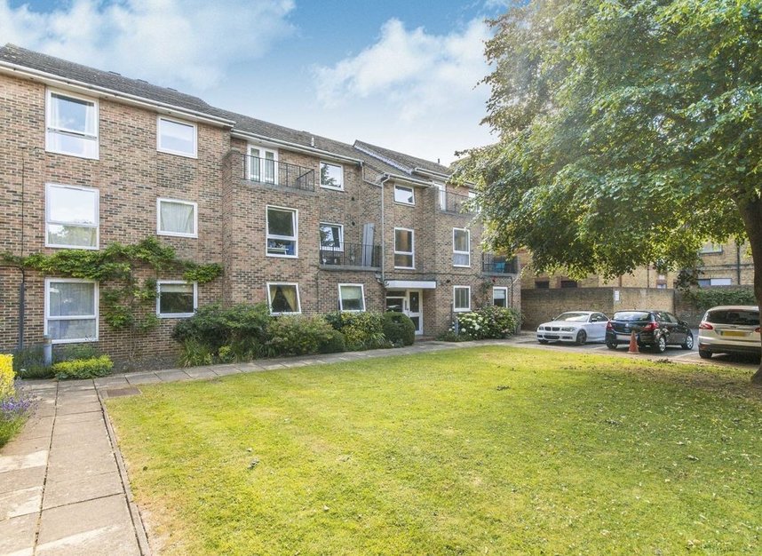 Flat to rent in Arragon Road, Twickenham, TW1 (Ref 228668) Dexters