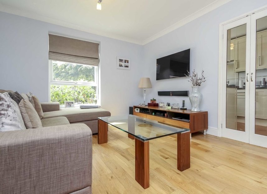 Flat to rent in Arragon Road, Twickenham, TW1 (Ref 228668) Dexters