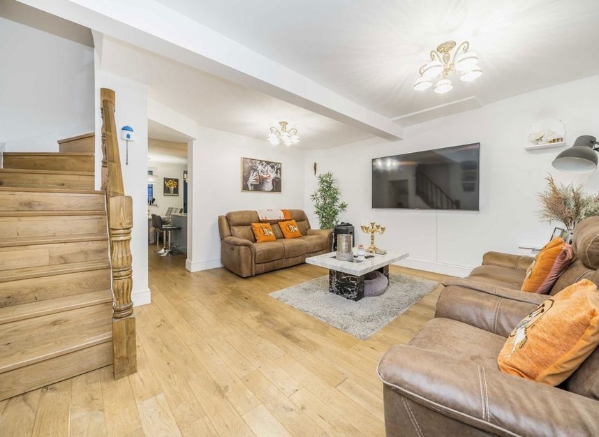 Properties to let in Artillery Passage - E1 7LJ view2