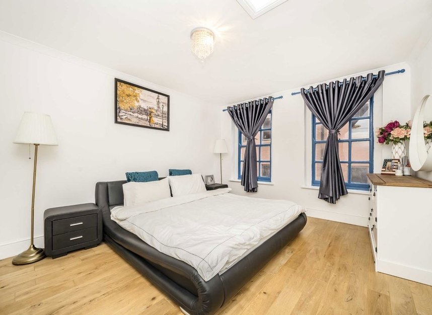 Properties to let in Artillery Passage - E1 7LJ view5