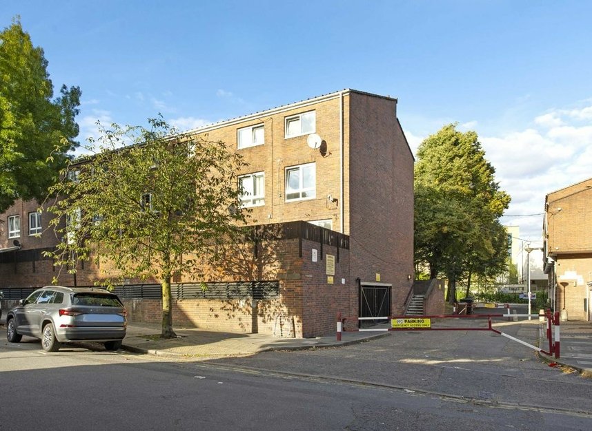 Properties to let in Ashbrook Road - N19 3DJ view1