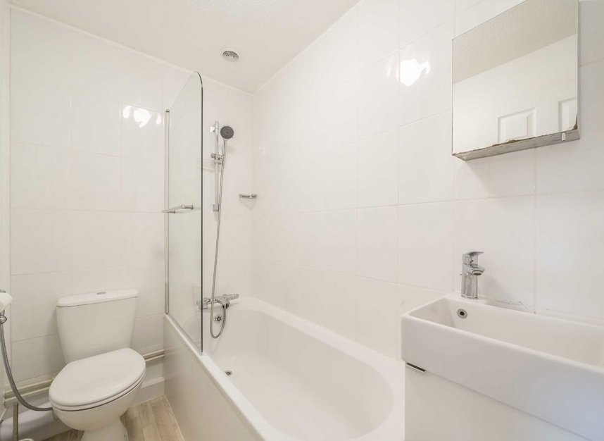 Properties to let in Aspen Close - W5 4YQ view8