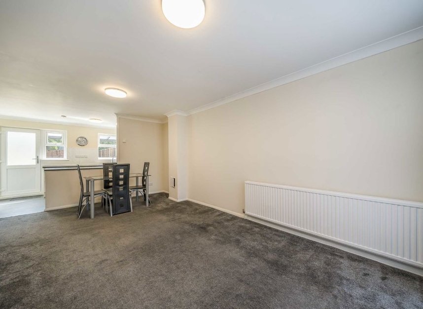 Properties to let in Aspen Close - W5 4YQ view2