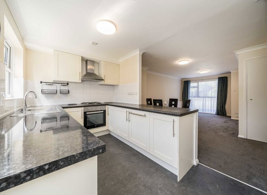 Properties to let in Aspen Close - W5 4YQ view3