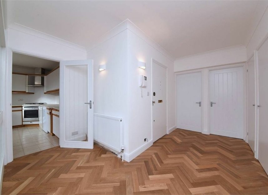 Properties let in Aylmer Road - N2 0BY view7
