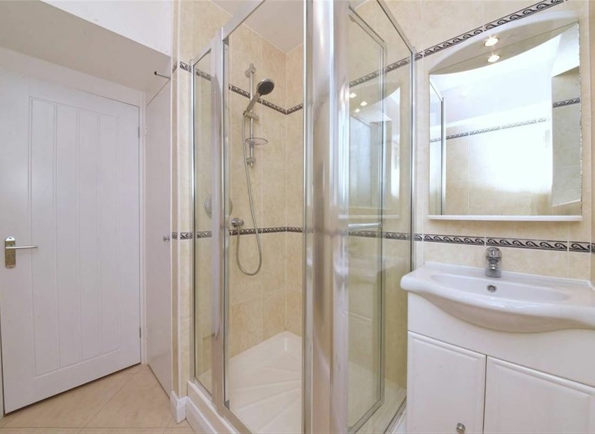 Properties let in Aylmer Road - N2 0BY view9