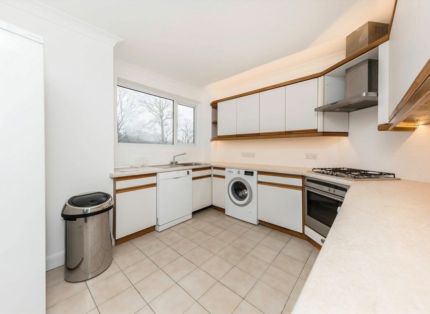 Properties let in Aylmer Road - N2 0BY view2