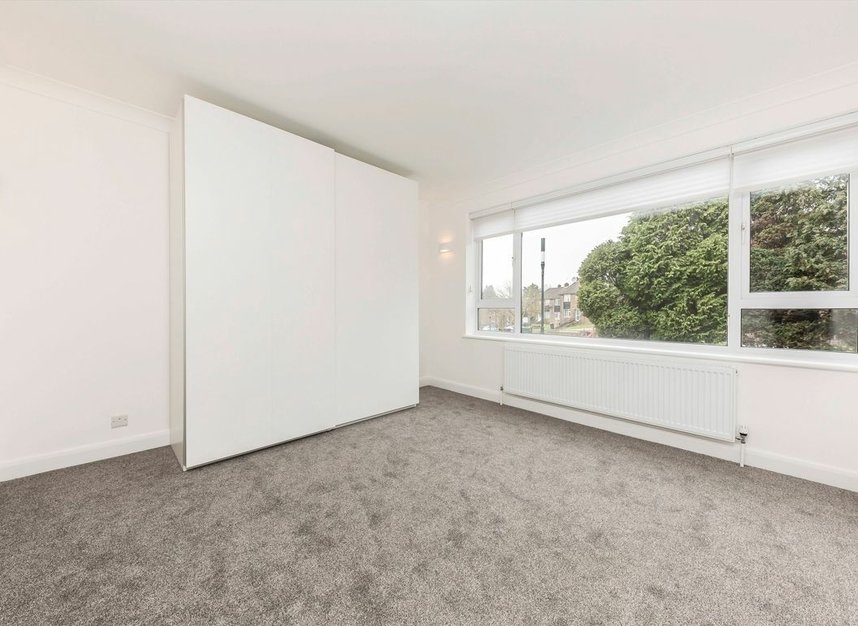 Properties let in Aylmer Road - N2 0BY view4