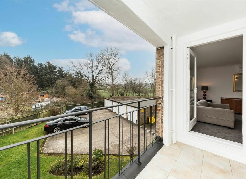 Properties let in Aylmer Road - N2 0BY view6