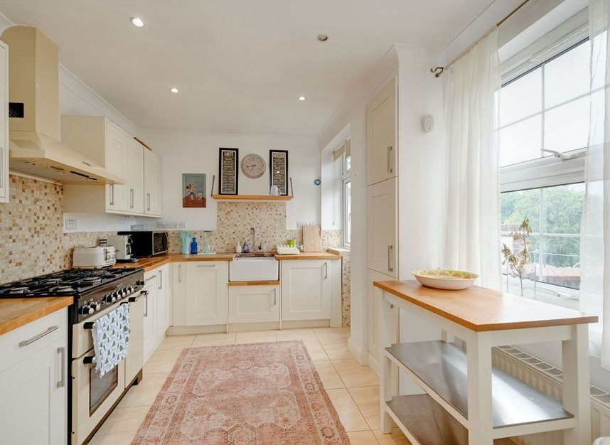 Properties to let in Aylmer Road - N2 0PJ view3