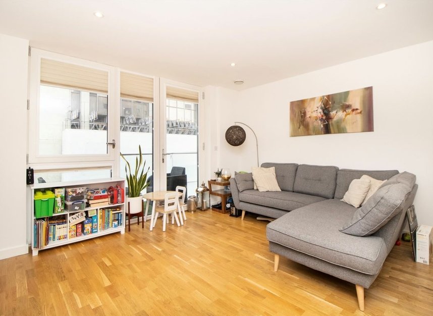 Properties let in Baltic Avenue - TW8 0FQ view3