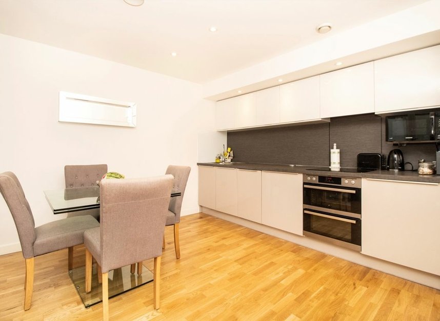 Properties let in Baltic Avenue - TW8 0FQ view4