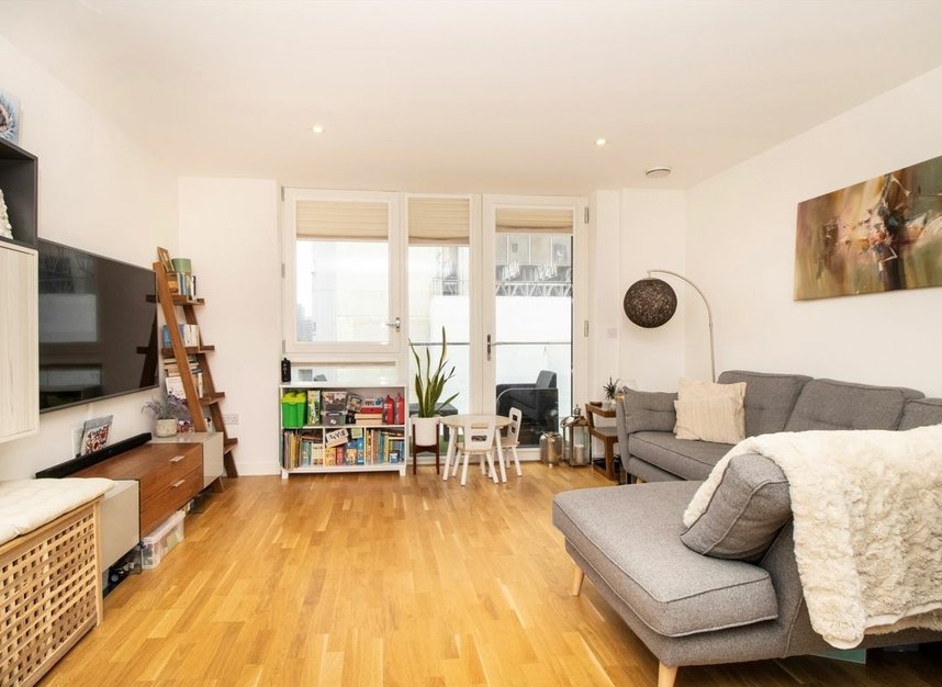 Properties let in Baltic Avenue - TW8 0FQ view2