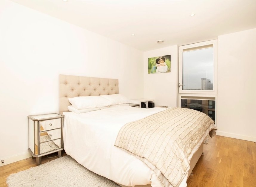 Properties let in Baltic Avenue - TW8 0FQ view5