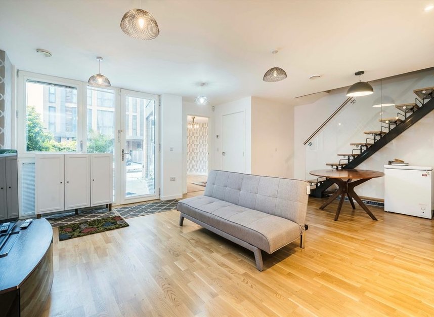 Properties to let in Baltic Avenue - TW8 0LL view3