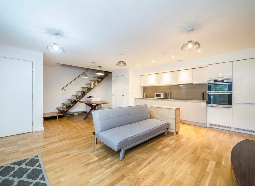 Properties to let in Baltic Avenue - TW8 0LL view2