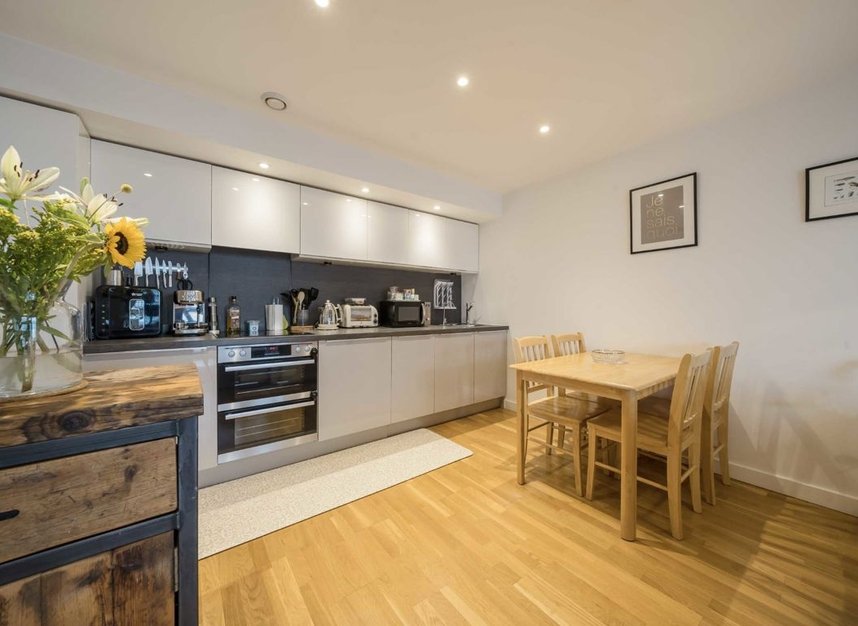 Properties to let in Baltic Avenue - TW8 0FU view3