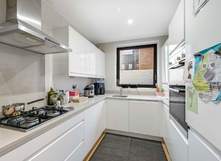 Properties to let in Baltic Avenue - TW8 0LL view3